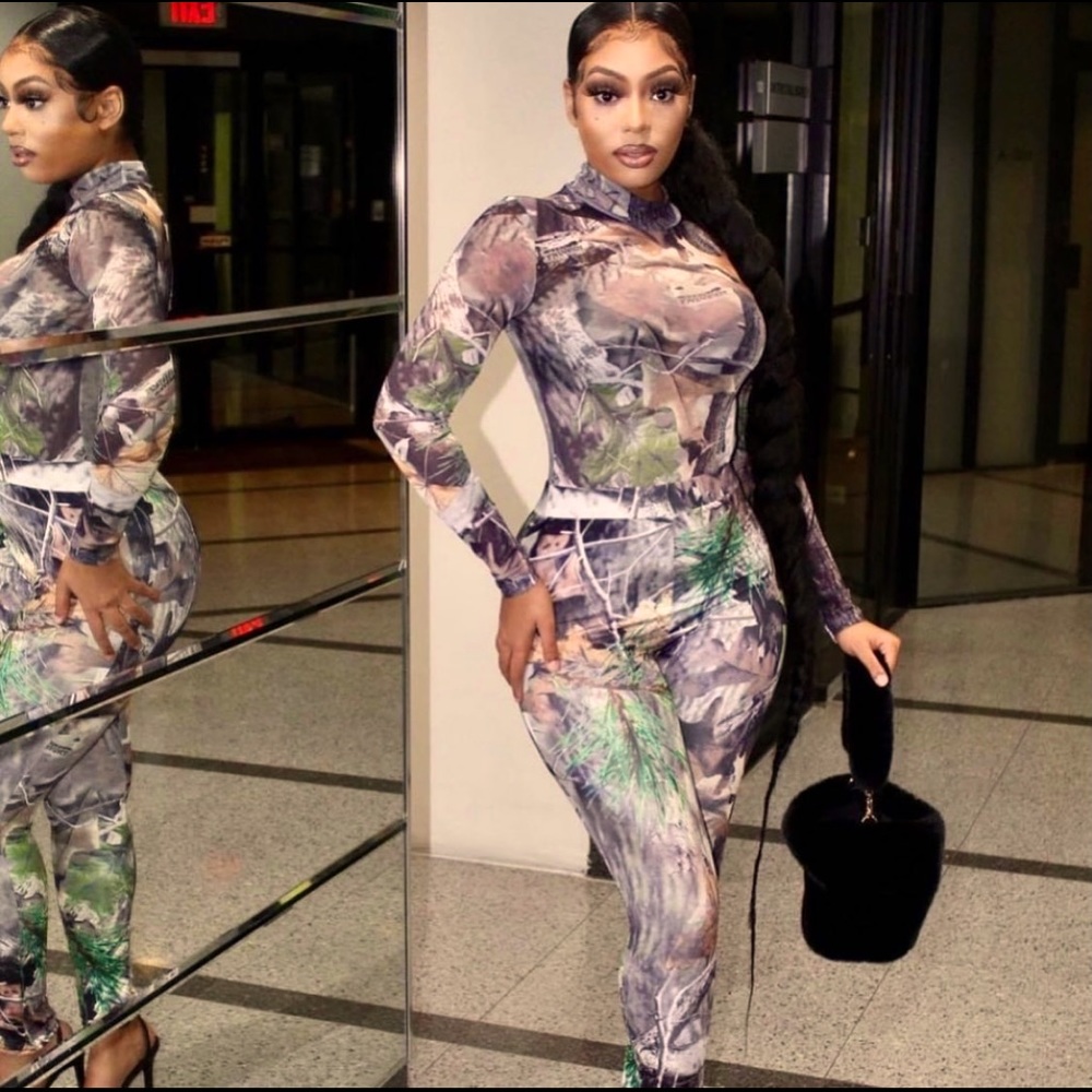 In the woods 2pcs Bodysuit w/leggings. Size Sm